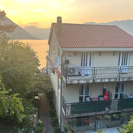 Studio On The Coast, With A View Of The Sunrise,Free We-Fi 코토르 외부 사진